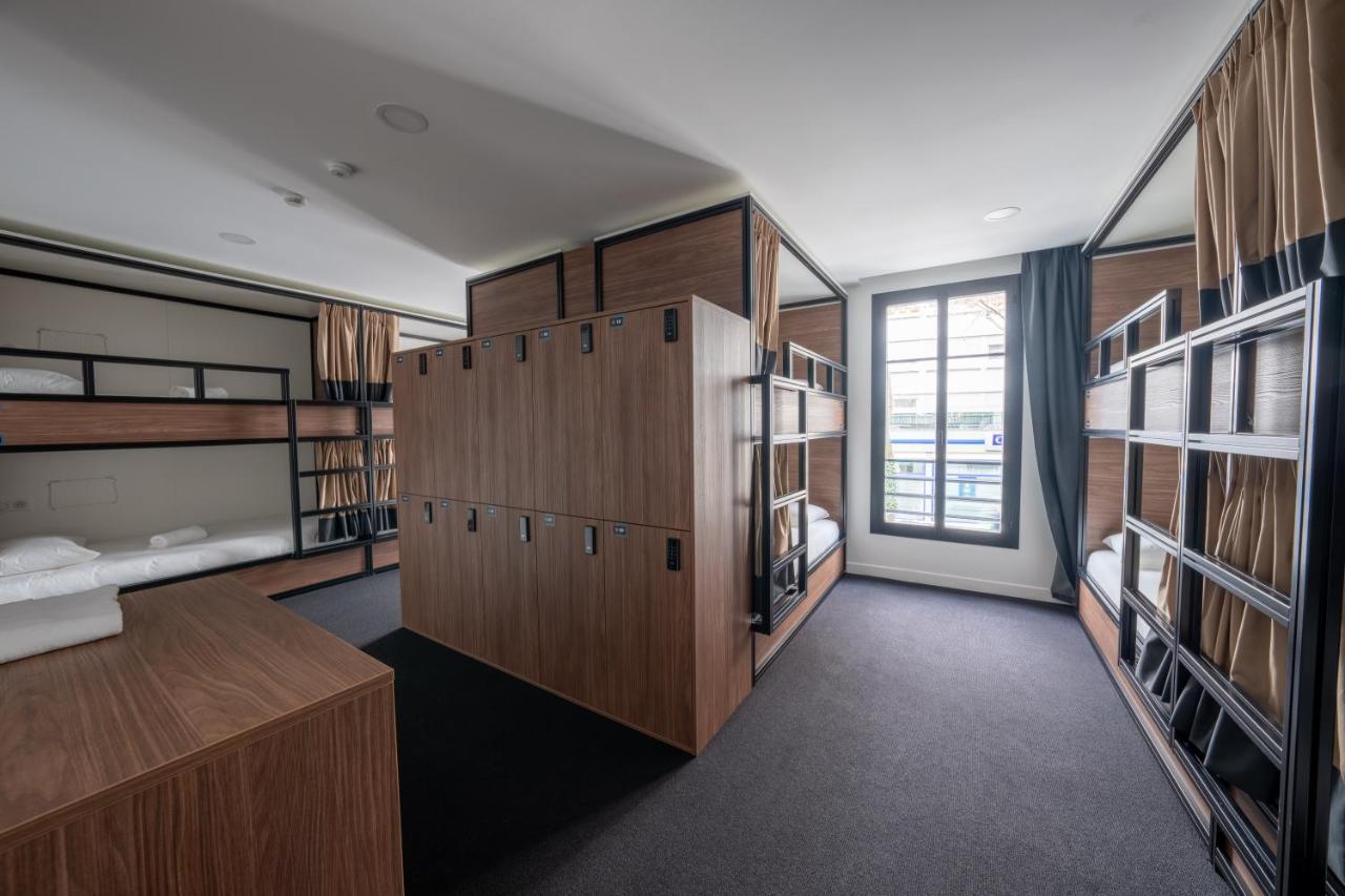 Single Bed 12-Bed Mixed Dormitory Room